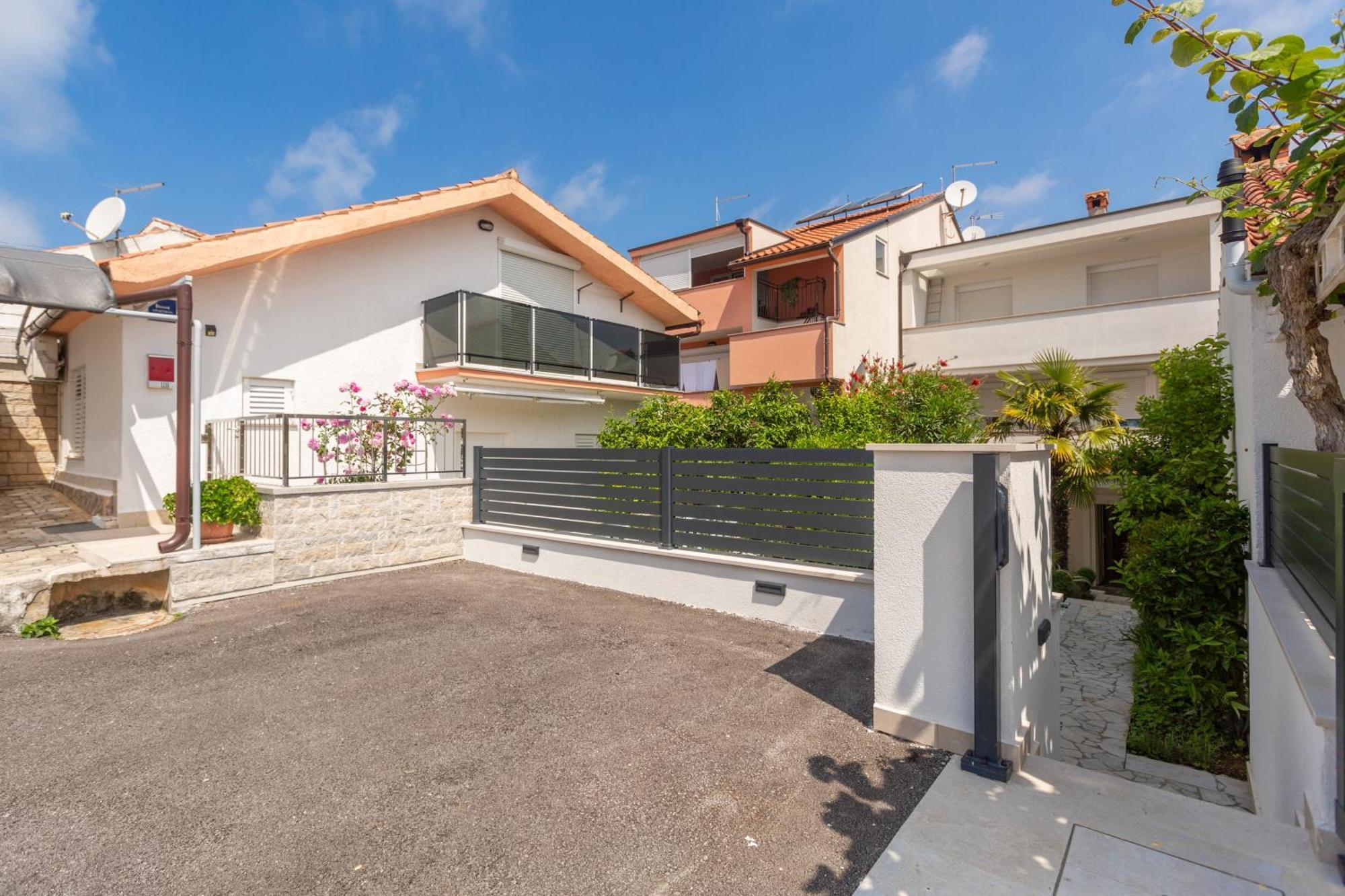 Modern Apartment Zen With Private Garden 波雷奇 外观 照片