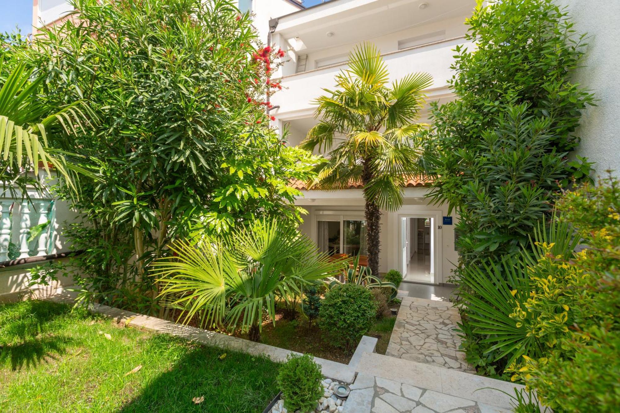 Modern Apartment Zen With Private Garden 波雷奇 外观 照片