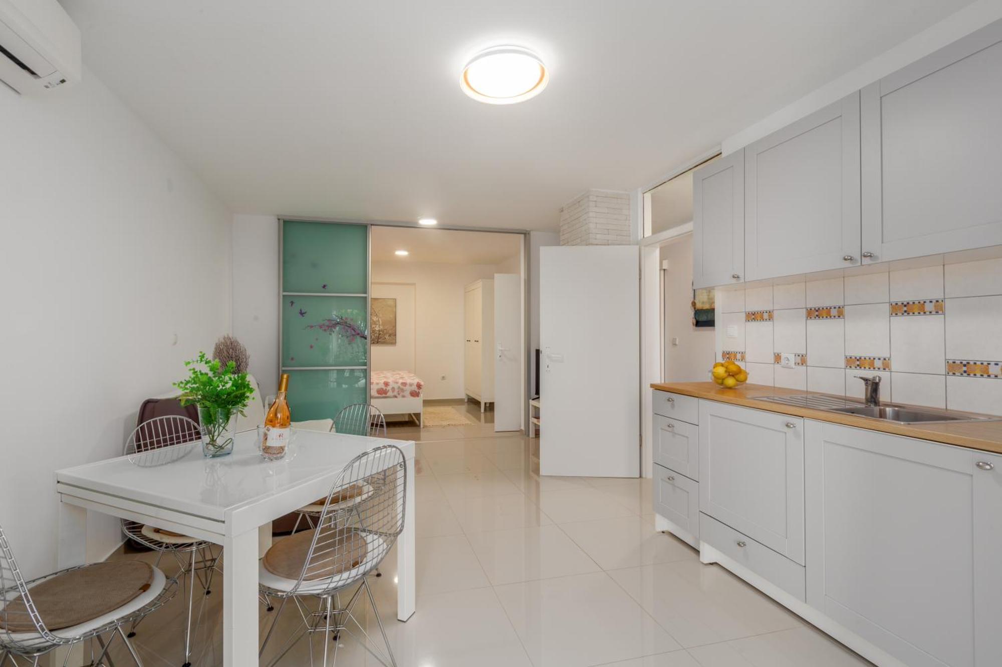 Modern Apartment Zen With Private Garden 波雷奇 外观 照片